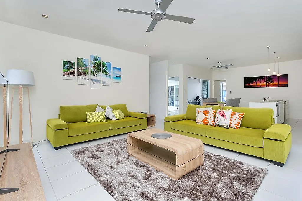 Laguna Retreat Holiday home Trinity Beach Australia